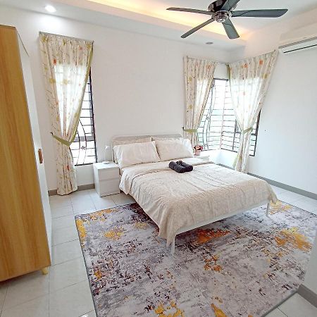 Tropika Homestay Bangi With 3 Bedrooms Kajang Dış mekan fotoğraf