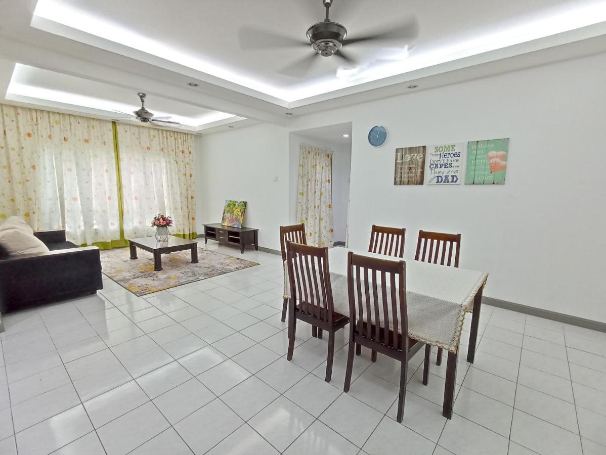 Tropika Homestay Bangi With 3 Bedrooms Kajang Dış mekan fotoğraf