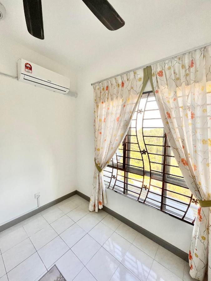 Tropika Homestay Bangi With 3 Bedrooms Kajang Dış mekan fotoğraf
