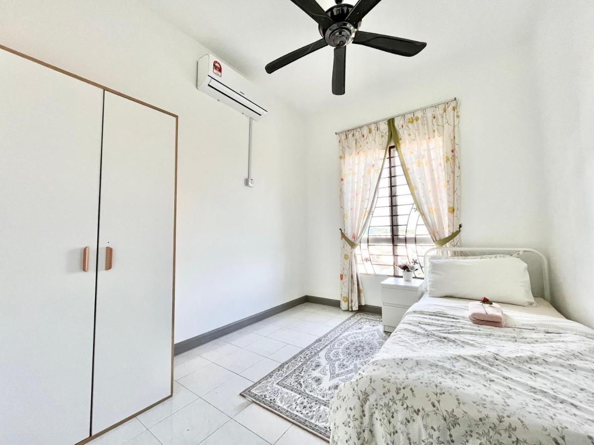 Tropika Homestay Bangi With 3 Bedrooms Kajang Dış mekan fotoğraf
